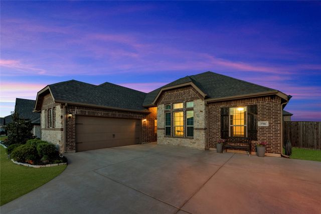 3706 Iron Horse Pass, Krum, TX 76249