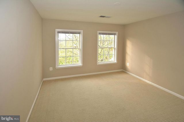 100 HERNDON MILL CIR, Herndon, VA 20170