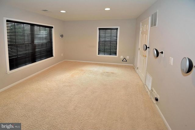 100 HERNDON MILL CIR, Herndon, VA 20170