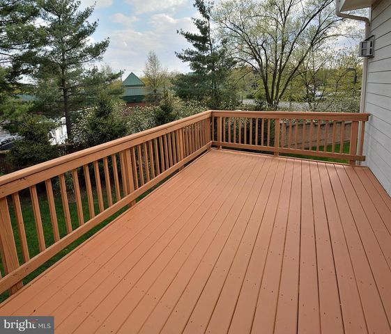100 HERNDON MILL CIR, Herndon, VA 20170