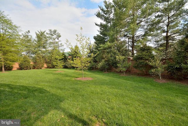 100 HERNDON MILL CIR, Herndon, VA 20170