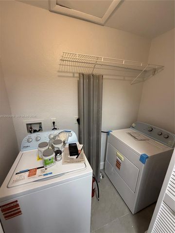 7608 NW 38th Ct 14, Davie, FL 33024