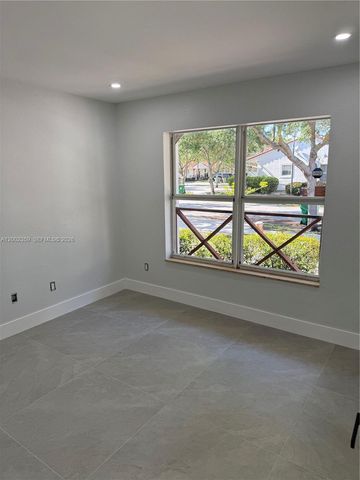 7608 NW 38th Ct 14, Davie, FL 33024