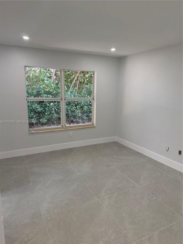 7608 NW 38th Ct 14, Davie, FL 33024