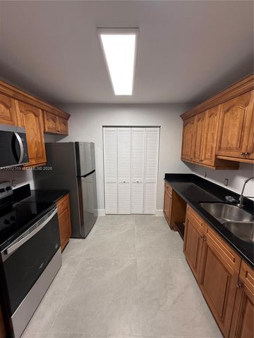 7608 NW 38th Ct 14, Davie, FL 33024