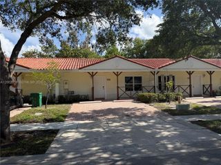 7608 NW 38th Ct 14, Davie, FL 33024