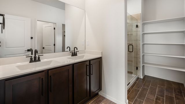 4226 Via De Ventuara, Santa Fe, NM 87507