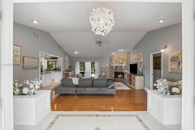 196 Scarborough Ter, Wellington, FL 33414