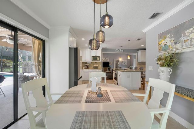 196 Scarborough Ter, Wellington, FL 33414