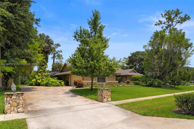 196 Scarborough Ter, Wellington, FL 33414