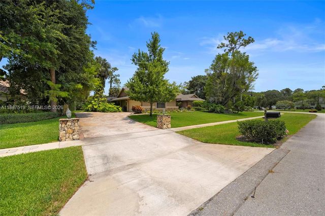 196 Scarborough Ter, Wellington, FL 33414