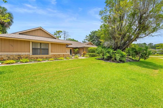 196 Scarborough Ter, Wellington, FL 33414