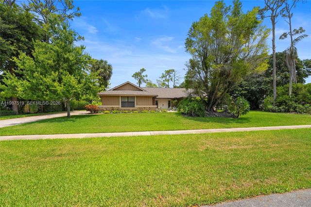196 Scarborough Ter, Wellington, FL 33414