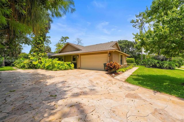 196 Scarborough Ter, Wellington, FL 33414