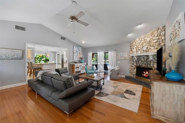 196 Scarborough Ter, Wellington, FL 33414