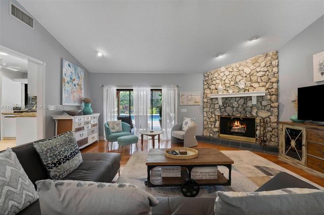 196 Scarborough Ter, Wellington, FL 33414