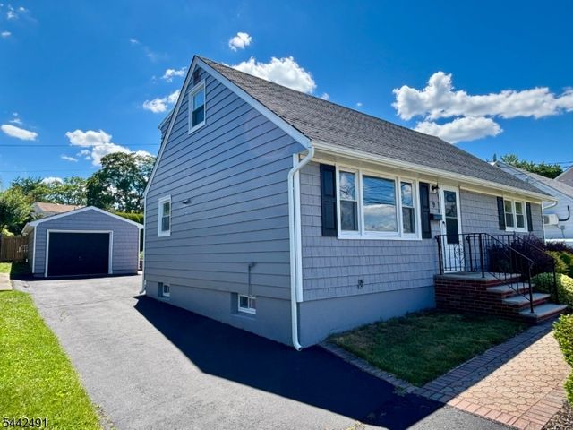 9 Joan Pl, Clifton City, NJ 07012