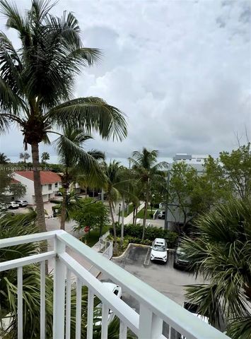 16590 NE 26th Ave 402, North Miami Beach, FL 33160