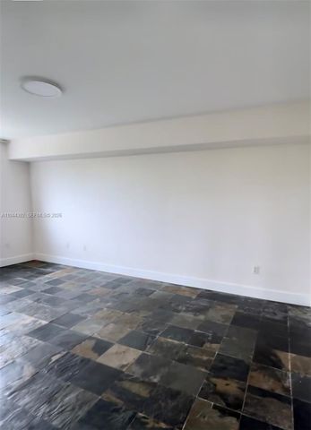 16590 NE 26th Ave 402, North Miami Beach, FL 33160