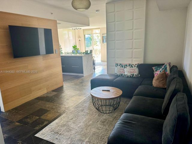 16590 NE 26th Ave 402, North Miami Beach, FL 33160