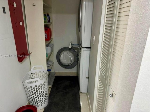 16590 NE 26th Ave 402, North Miami Beach, FL 33160