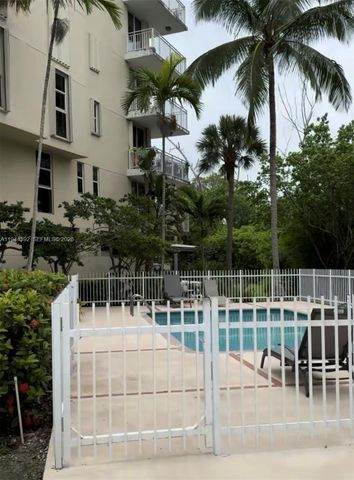 16590 NE 26th Ave 402, North Miami Beach, FL 33160