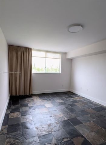 16590 NE 26th Ave 402, North Miami Beach, FL 33160