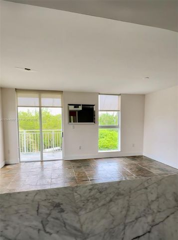 16590 NE 26th Ave 402, North Miami Beach, FL 33160