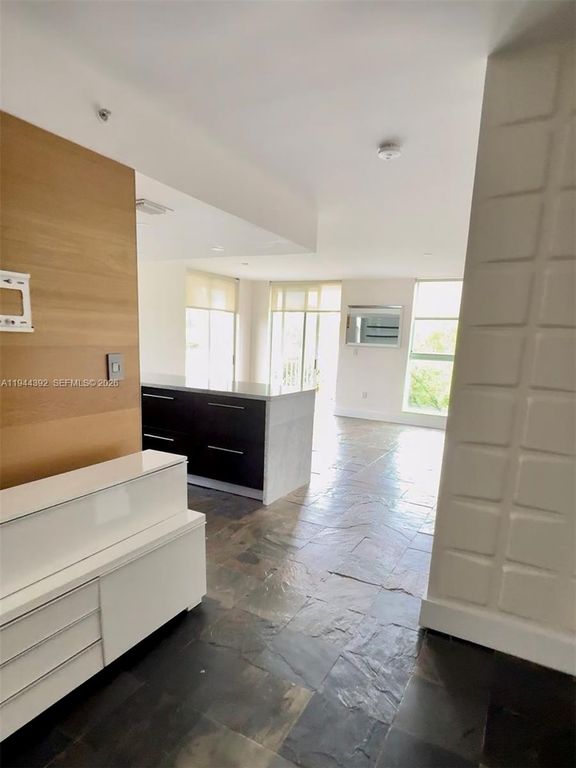 16590 NE 26th Ave 402, North Miami Beach, FL 33160