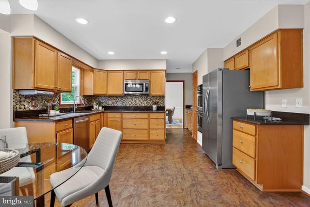 1651 LOZANO DR, Vienna, VA 22182