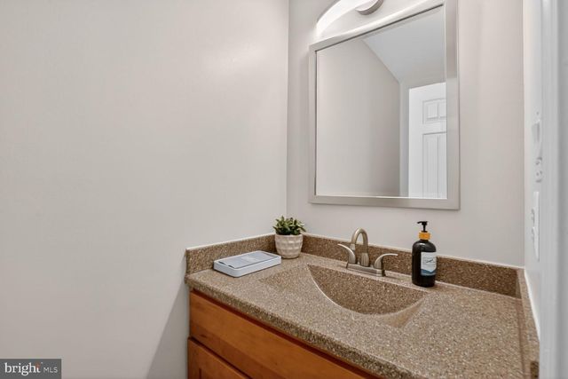 1651 LOZANO DR, Vienna, VA 22182