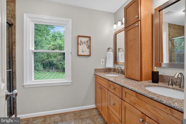 1651 LOZANO DR, Vienna, VA 22182
