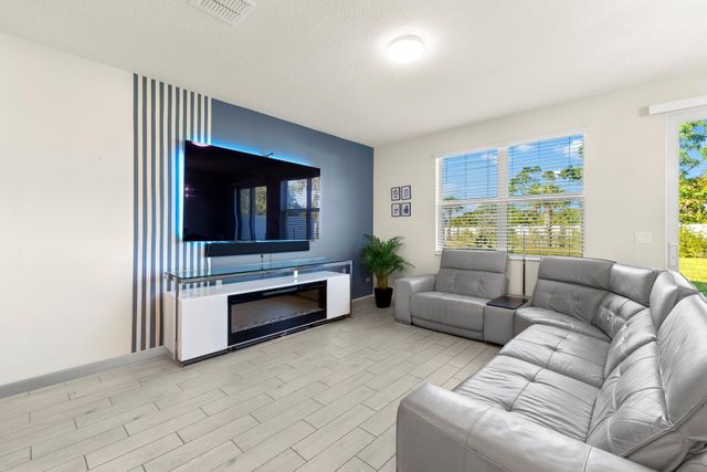 1653 Lindley Street, West Palm Beach, FL 33407