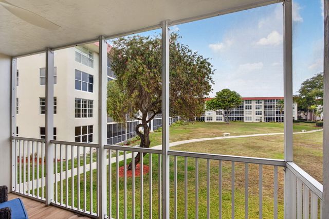 3100 NE 48th Court 214, Lighthouse Point, FL 33064