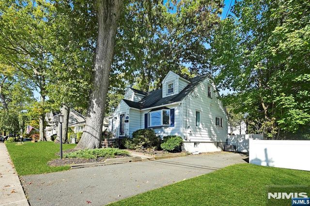 123 Summit Avenue, Waldwick, NJ 07463
