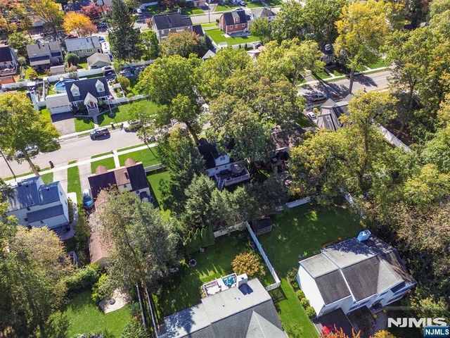 123 Summit Avenue, Waldwick, NJ 07463