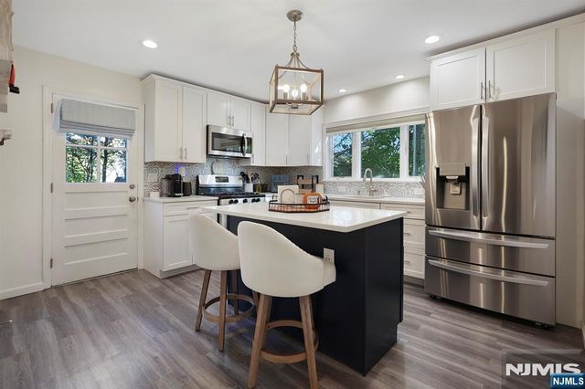 123 Summit Avenue, Waldwick, NJ 07463