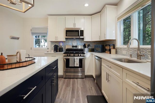 123 Summit Avenue, Waldwick, NJ 07463