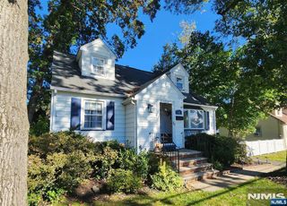 123 Summit Avenue, Waldwick, NJ 07463