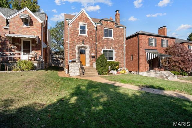 6611 Pernod Avenue, St Louis, MO 63139