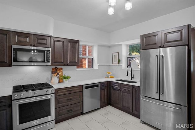 6611 Pernod Avenue, St Louis, MO 63139