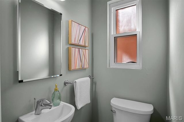 6611 Pernod Avenue, St Louis, MO 63139