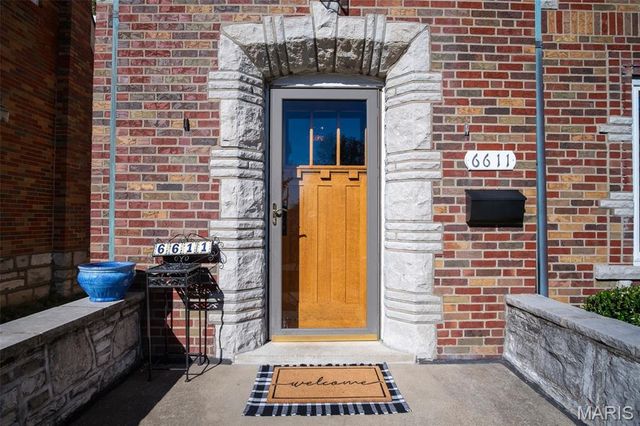 6611 Pernod Avenue, St Louis, MO 63139