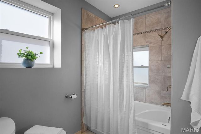 6611 Pernod Avenue, St Louis, MO 63139