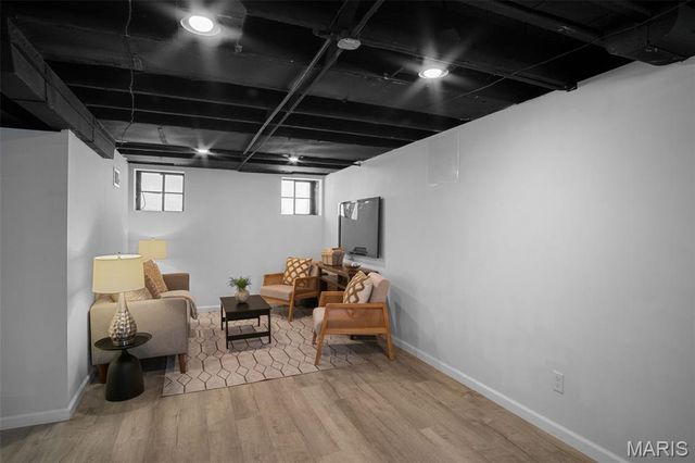 6611 Pernod Avenue, St Louis, MO 63139