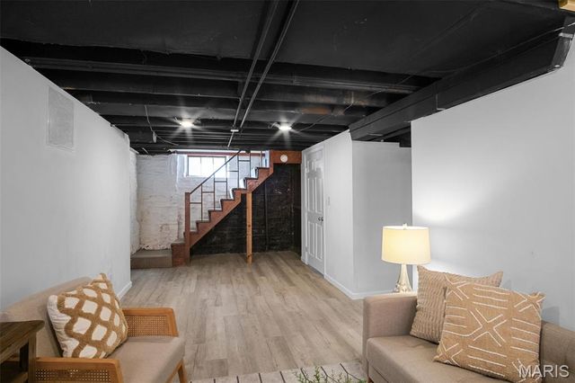 6611 Pernod Avenue, St Louis, MO 63139