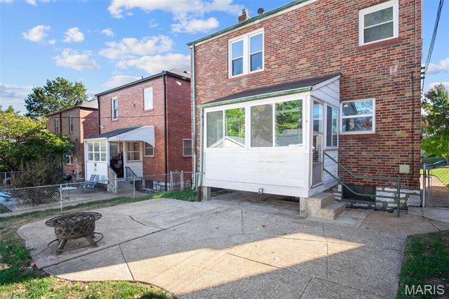 6611 Pernod Avenue, St Louis, MO 63139