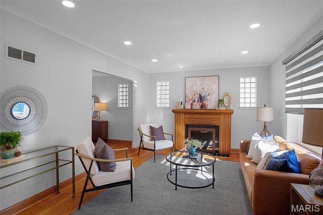 6611 Pernod Avenue, St Louis, MO 63139