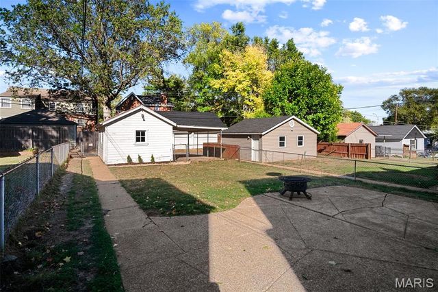 6611 Pernod Avenue, St Louis, MO 63139