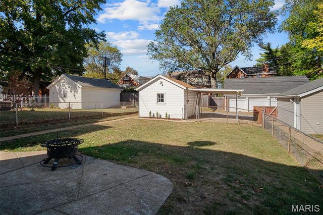 6611 Pernod Avenue, St Louis, MO 63139